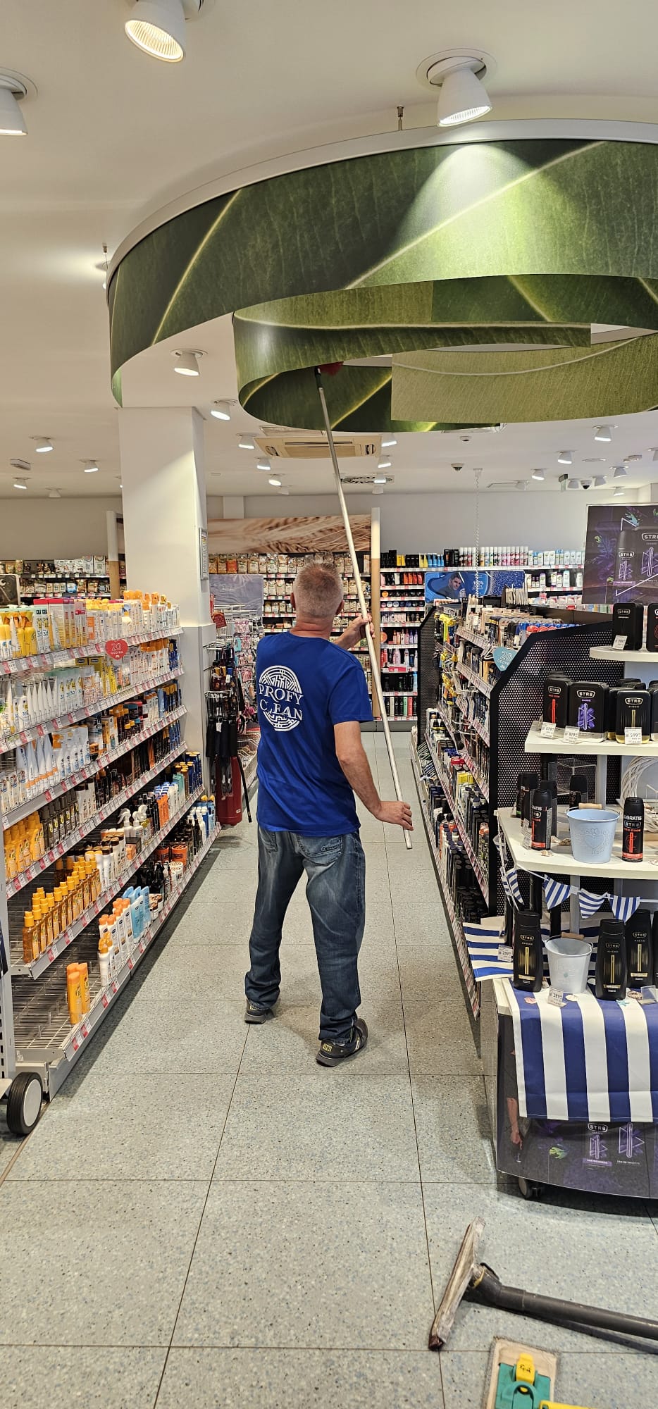 Profy Clean radnik kako cisti plafon